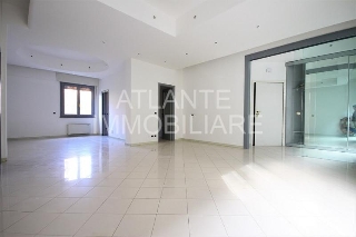 zoom immagine (Appartamento 130 mq, 3 camere, zona Riccione - Centro)