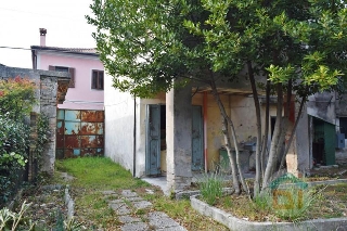 zoom immagine (Casa a schiera 250 mq, soggiorno, 3 camere, zona Sagrado)