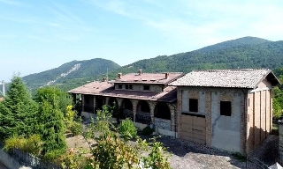 zoom immagine (Villa 210 mq, soggiorno, più di 3 camere, zona Vezzolacca)