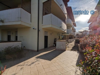 zoom immagine (Appartamento 120 mq, soggiorno, 2 camere, zona Commenda Est)
