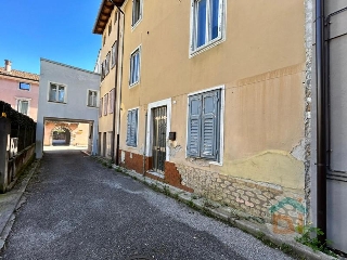 zoom immagine (Palazzo 270 mq, soggiorno, 6 camere, zona Gradisca d'Isonzo - Centro)