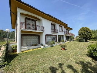 zoom immagine (Villa 700 mq, soggiorno, più di 3 camere, zona Castelfidardo)