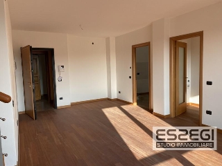 zoom immagine (Appartamento 170 mq, soggiorno, 3 camere, zona Arcella - San Carlo)