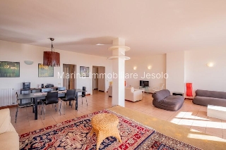 zoom immagine (Appartamento 220 mq, soggiorno, 4 camere, zona Piazza Mazzini)