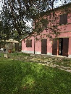 zoom immagine (Rustico 260 mq, soggiorno, più di 3 camere, zona Sant'Angelo)