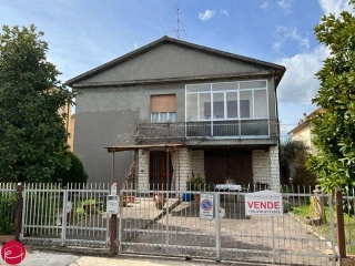 zoom immagine (Casa singola 200 mq, soggiorno, 3 camere, zona Santarcangelo di Romagna)