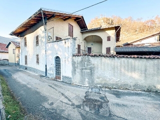 zoom immagine (Casa singola 170 mq, soggiorno, 3 camere, zona Borgosesia)