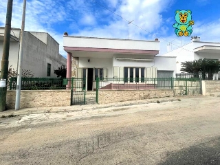 zoom immagine (Casa singola 95 mq, soggiorno, 2 camere, zona Santa Maria al Bagno)