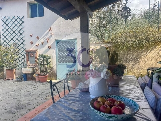 zoom immagine (Villa 300 mq, soggiorno, 4 camere, zona Chiassa - Tregozzano)