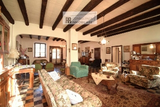 zoom immagine (Casa singola 540 mq, soggiorno, 7 camere, zona Castelnuovo del Garda)