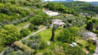 zoom immagine (Villa 354 mq, soggiorno, 4 camere, zona Caprino Veronese)